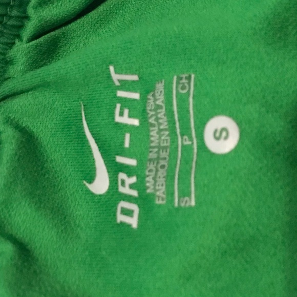 Green Nike shorts - Picture 2 of 3